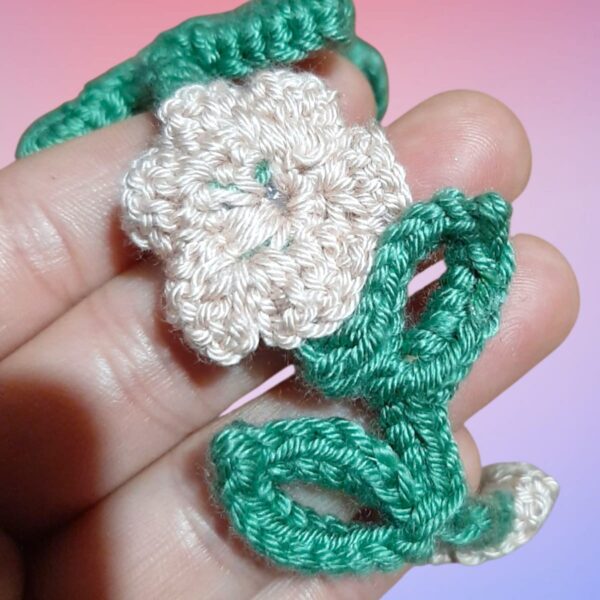 Bratari crosetate manual, cu baza metalica