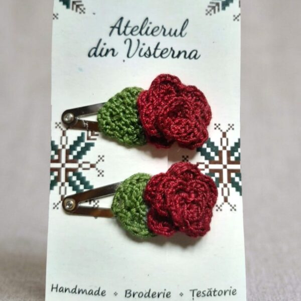 Clipsuri pentru par cu decor floral crosetat manual